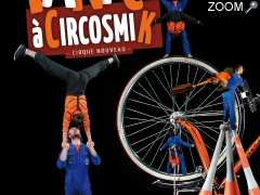 foto di Panique à Circosmik,  Cirque nouveau (portés acrobatiques, jonglage, slackline, théâtre)   
